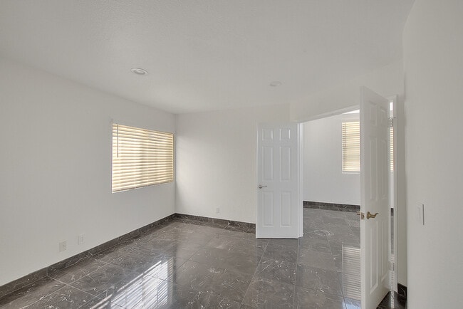 Building Photo - 3571 Rio Ranch Rd