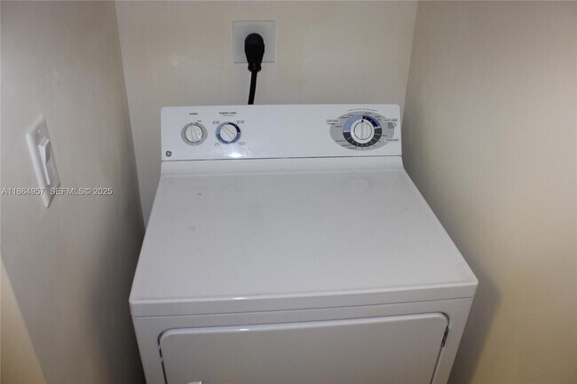 Building Photo - 19501 W Country Club Dr