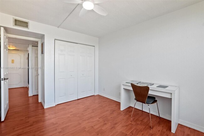 Building Photo - 2771 Taft St