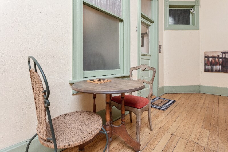 Building Photo - 207 1/2 F St