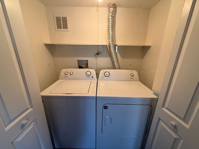 Building Photo - 2 Bed/1 Bath, Ground Floor unit at Serravella at Spring Valley! AVAILABLE NOW!