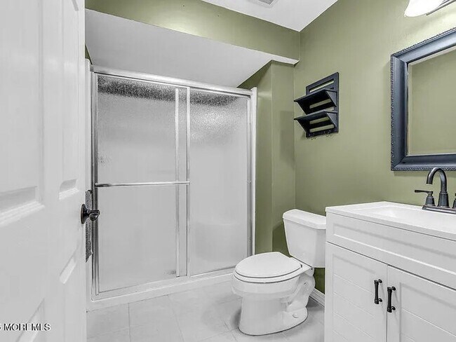 Building Photo - 61 Lynn Dr