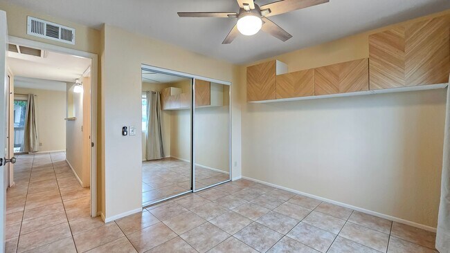 Building Photo - Awesome 2bd/2ba Condo close to Tempe Town Lake, ASU, Sky Harbor, Freeway Access and Light Rail.