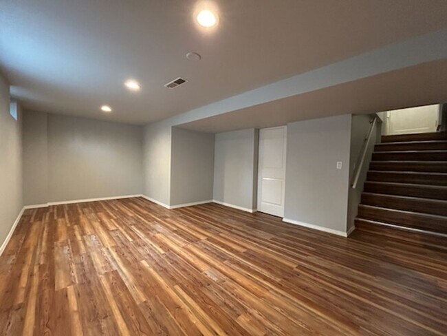 Building Photo - 224go