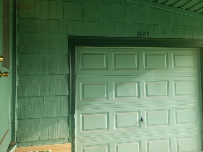 Building Photo - Charming Cottage in Woodburn with Large Yard!