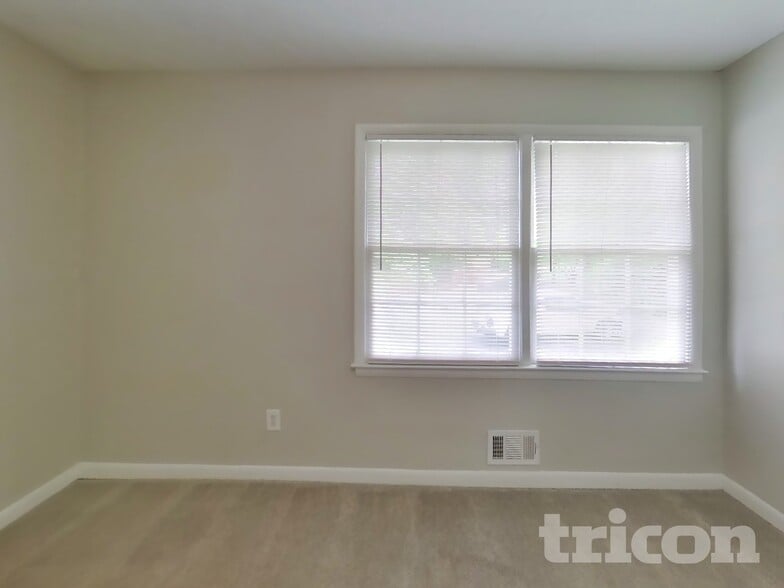 Building Photo - 887 Sheppard Way