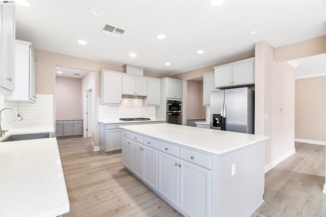 Building Photo - 967 Dainty Ave