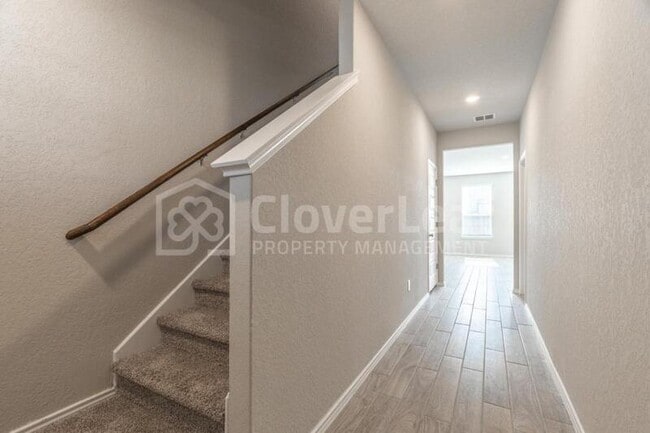Building Photo - 2433 Ayers Dr