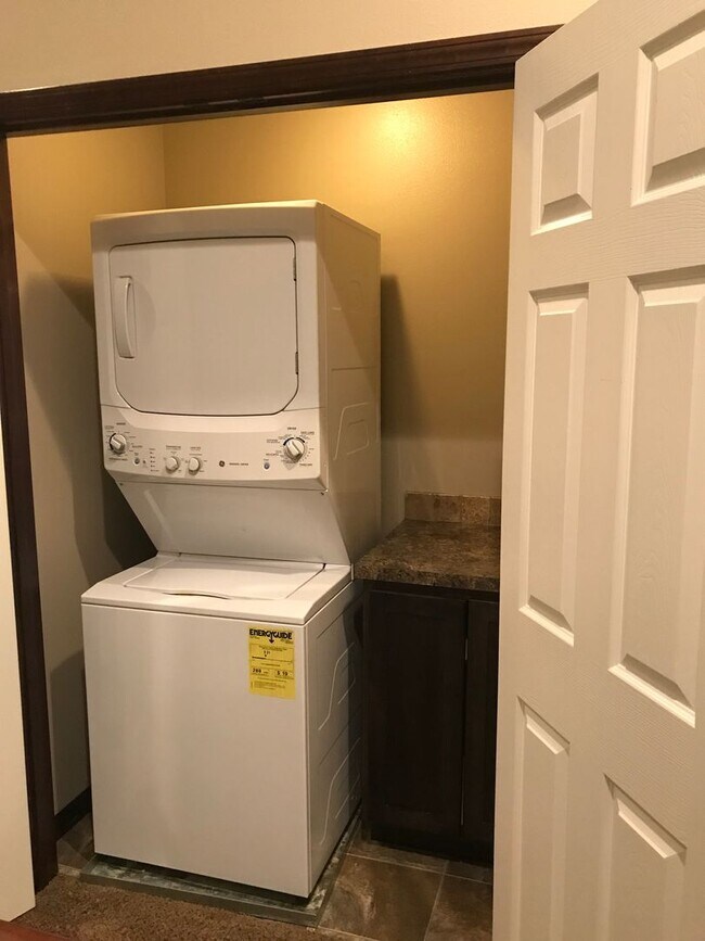 Building Photo - Turns Out Waiting Paid Off: Less Rent ($250 less to be exact), Same Great Address!