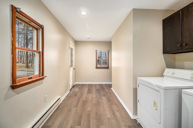 Building Photo - Charming 3-Bedroom Home in Quiet Neighborhood