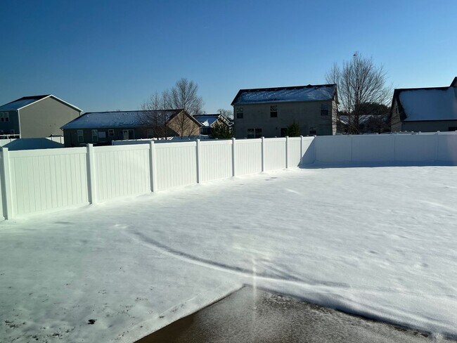 Building Photo - Beautiful 5 bed home with New Fence and Finished Basement -  Mahomet - AVAILABLE NOW