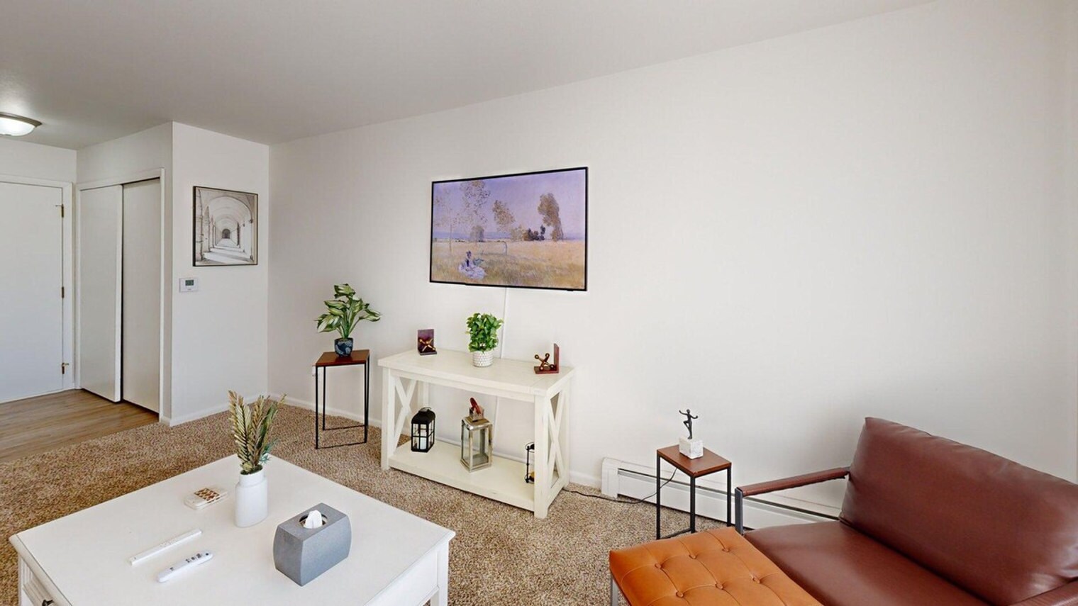 Building Photo - 517 E Division St