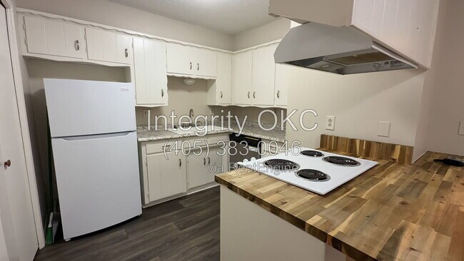 Building Photo - 2614 Elwood Dr