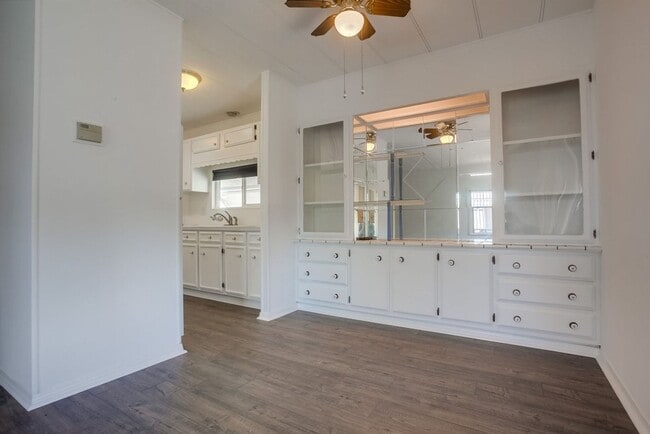 Building Photo - 55+ Mobile Home Community, 2 Bedroom + Sun...