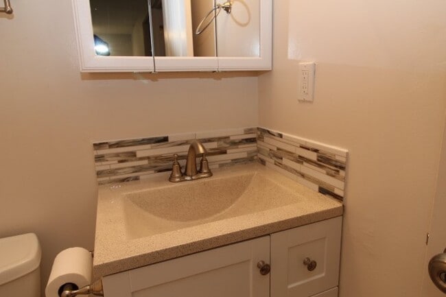 Building Photo - Charming 3 Bedroom Rental in Kirkland, WA ...