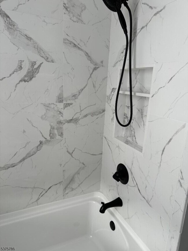 Building Photo - 372 Main St