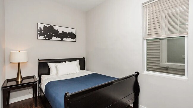 Building Photo - 1922 N Rockwell St