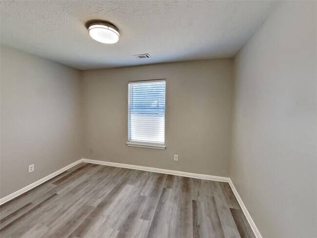 Building Photo - 16179 Summer Breeze Ct