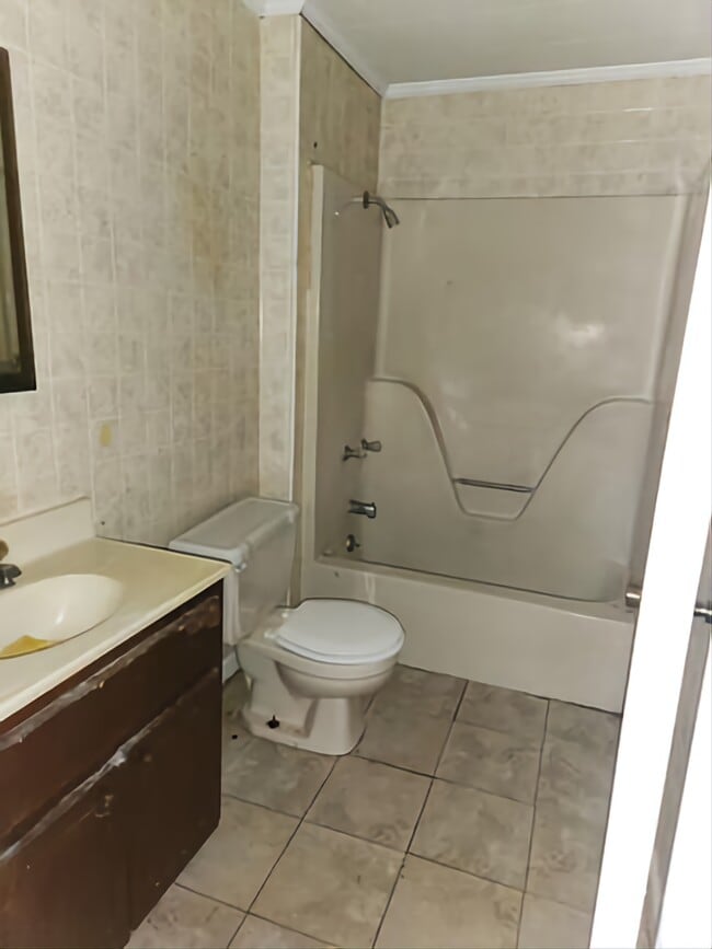 Bathroom - 2110 Wahl St
