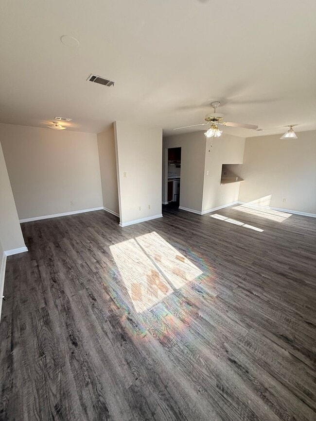 Primary Photo - 1319 Airport Dr