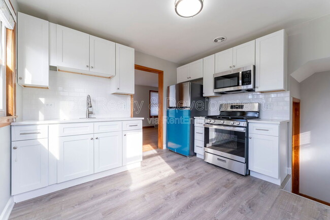 Building Photo - 301 Bohland Ave