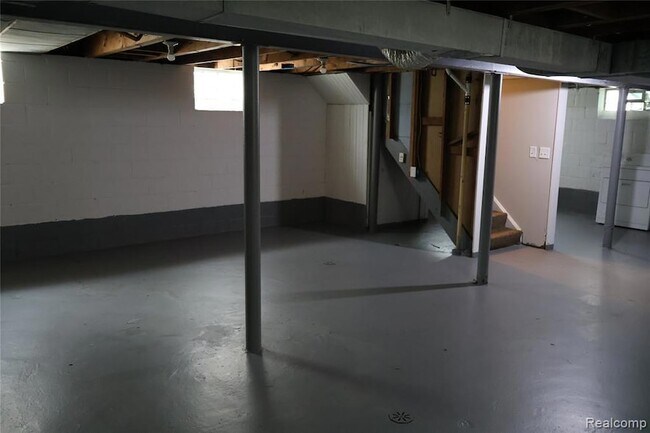 Building Photo - 5559 Bluehill St
