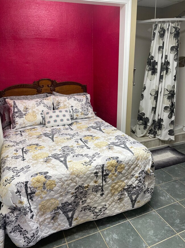 Building Photo - 176 Schools Dr