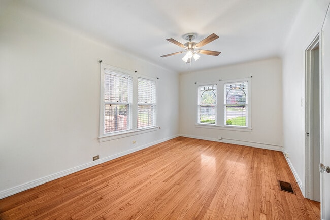 Building Photo - Huisache