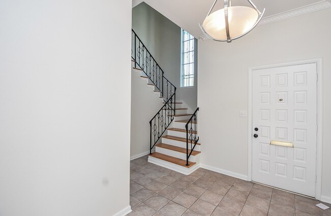 Building Photo - 9703 Briar Forest Dr