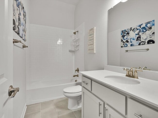 Building Photo - 439 Montrose Dr