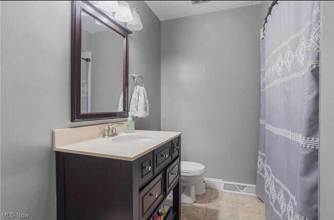 Building Photo - 321 Meadowbrook Ave