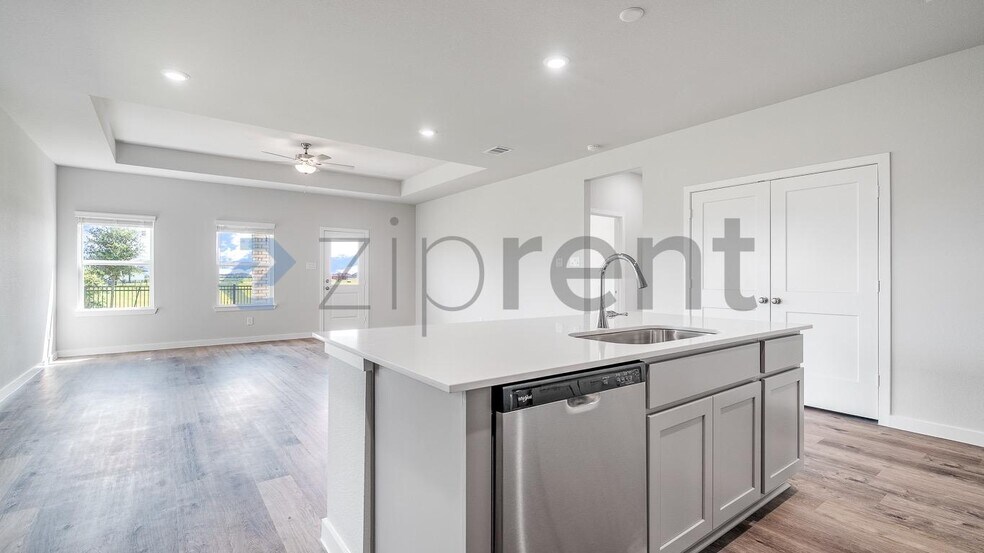 Building Photo - 27327 Blue Pool Dr