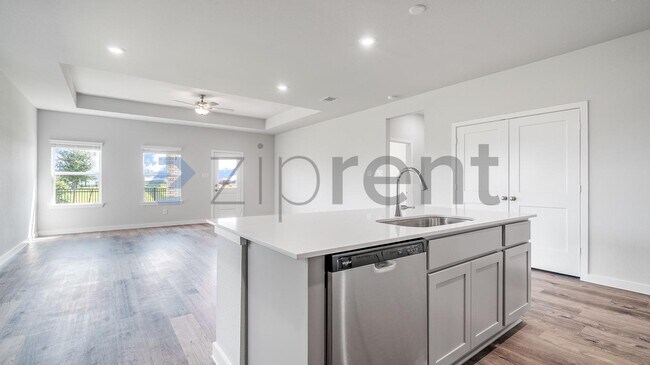 Building Photo - Unit 27327