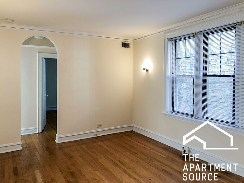 Building Photo - 3622 N Marshfield Ave