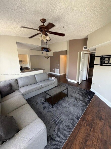 Building Photo - 2427 Centergate Dr