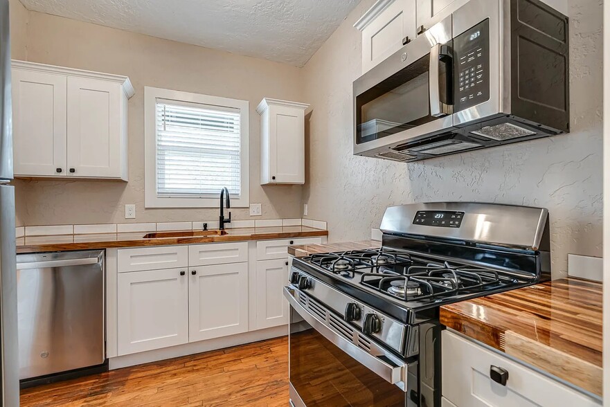 Kitchen - 316 W Cypress St