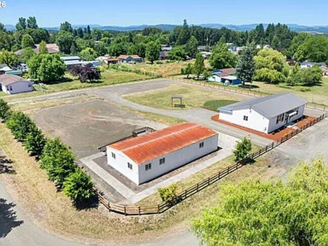 Building Photo - 9015 Community Club Rd