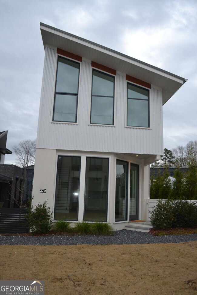 Building Photo - 370 2nd St