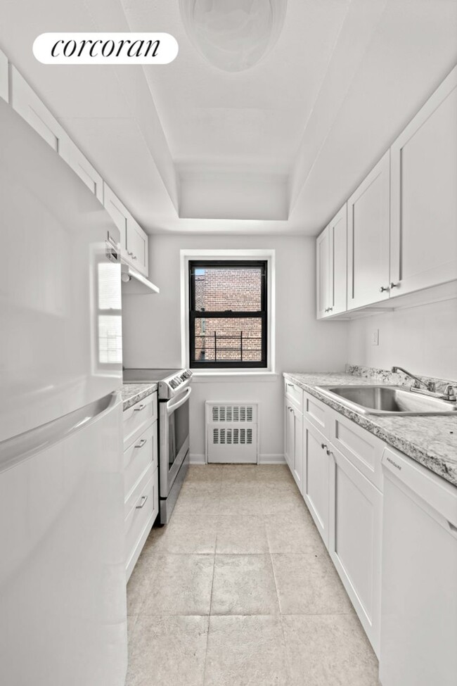 Building Photo - 2545 Sedgwick Ave