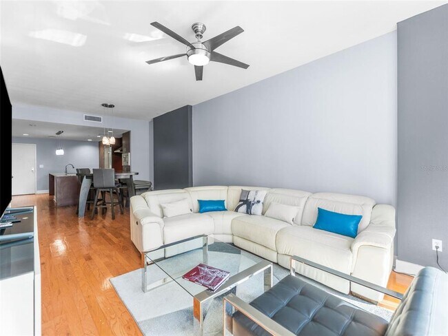 Building Photo - 1120 E Kennedy Blvd