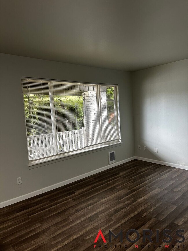 Building Photo - 308 Park Ave