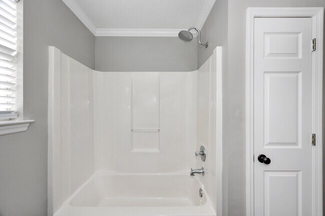 Building Photo - 103 N W Sugar Bluff Ln