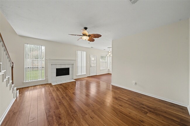 Building Photo - 1202 Woodley Bend