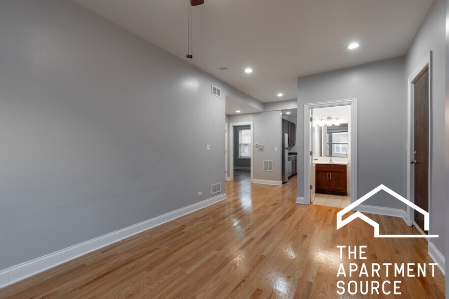 Primary Photo - 4502 N Sheridan Rd