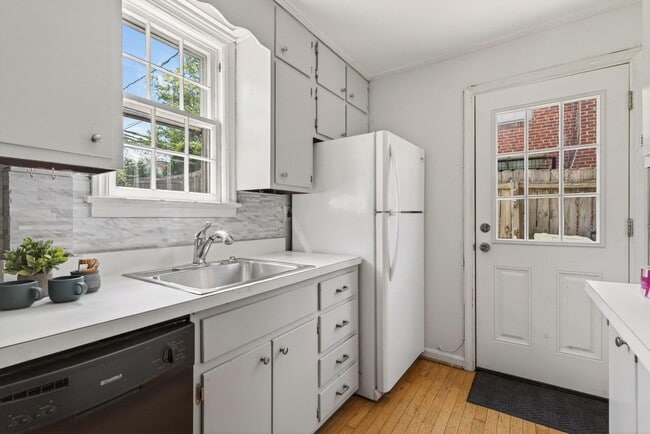 Building Photo - 624 22nd St S