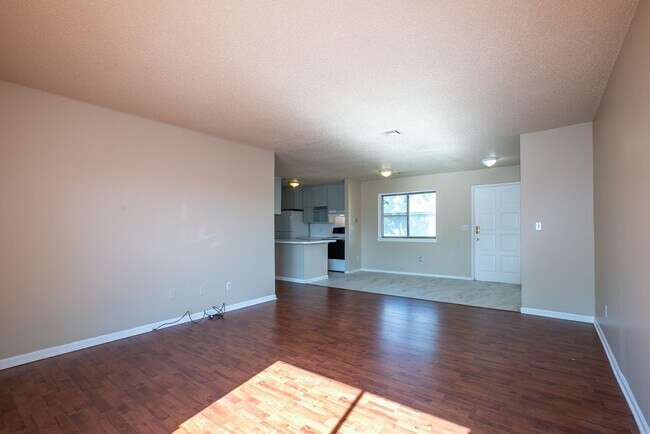 Building Photo - Spacious 3 Bed 2 Bath Condo in Tulsa!