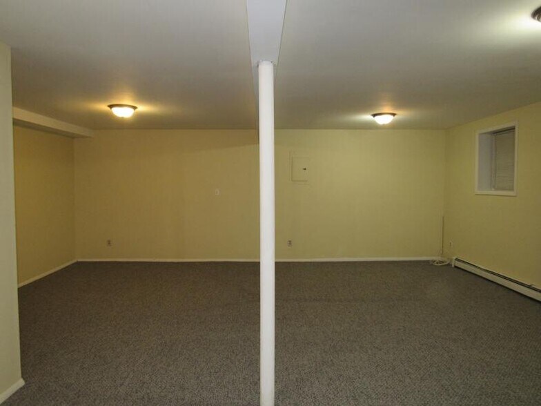 Building Photo - 7 Tree Hollow Ln