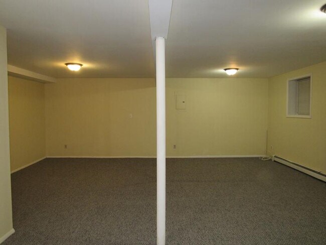 Building Photo - 7 Tree Hollow Ln