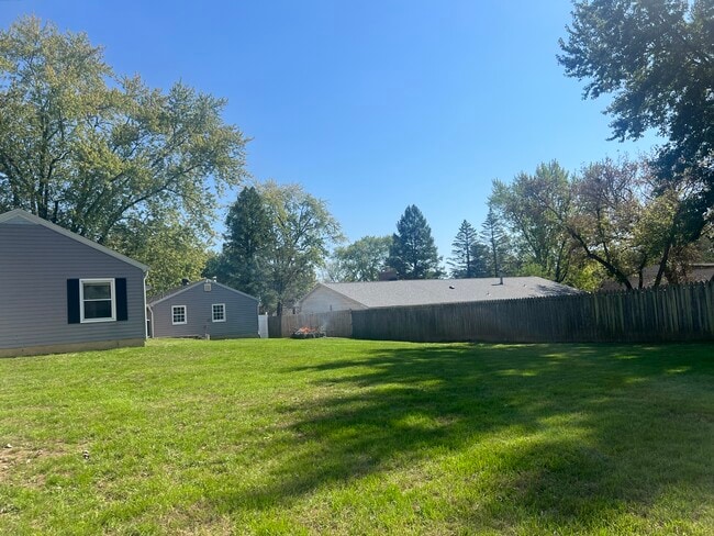 Building Photo - 3591 Harry Truman Dr