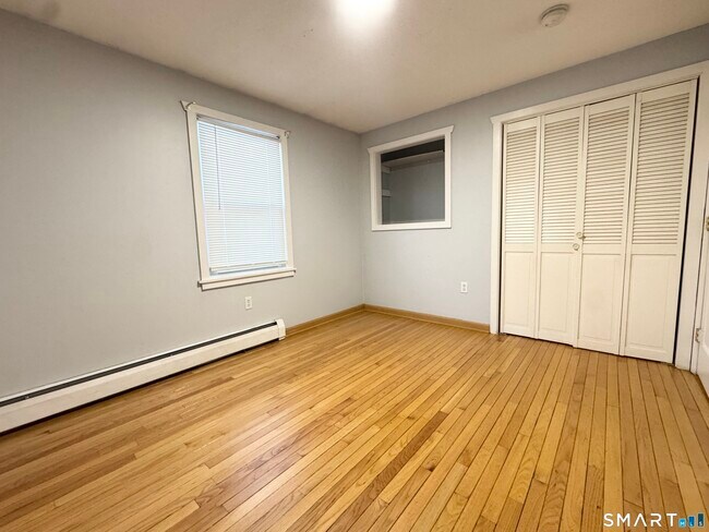 Building Photo - 8 Wildwood Rd